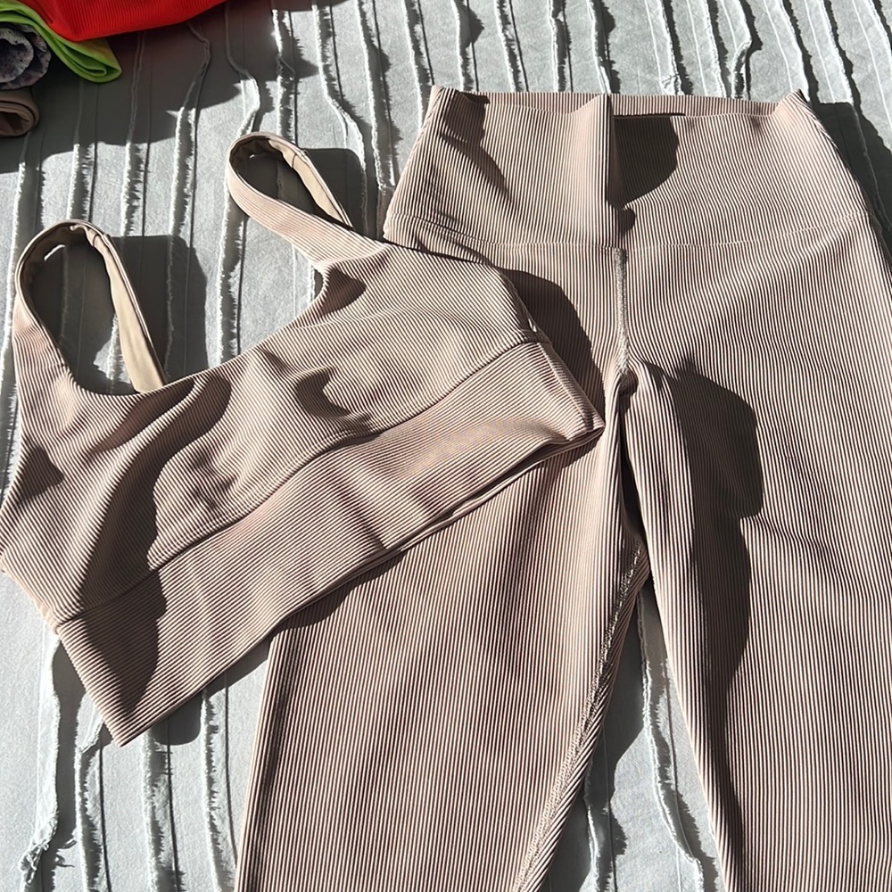 Like new Beach Riot tan set